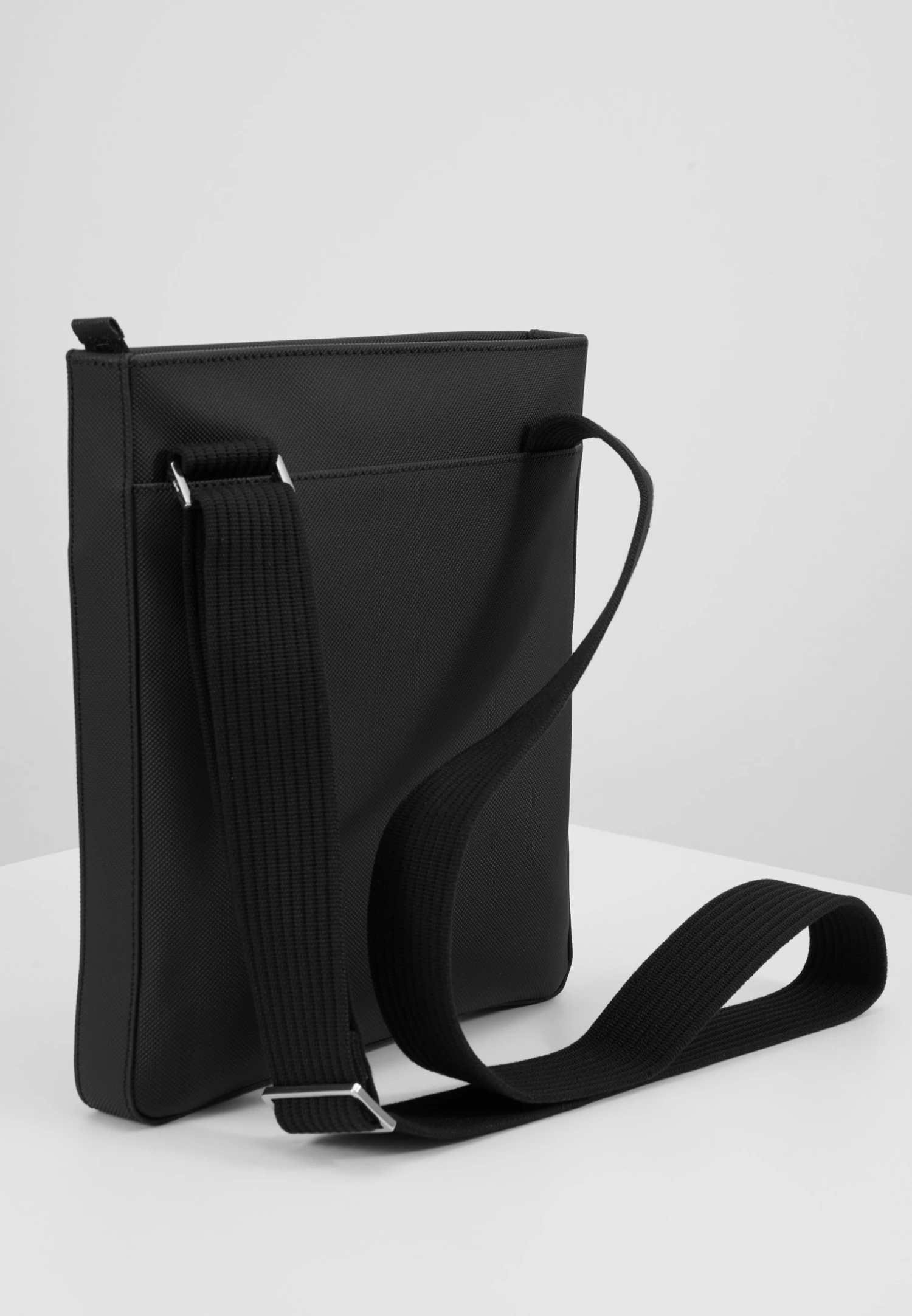 Lacoste Flat Crossover Bag - Sac Bandoulière - Black 8 Lacoste Flat Crossover Bag - Sac Bandoulière - Black – Image 6