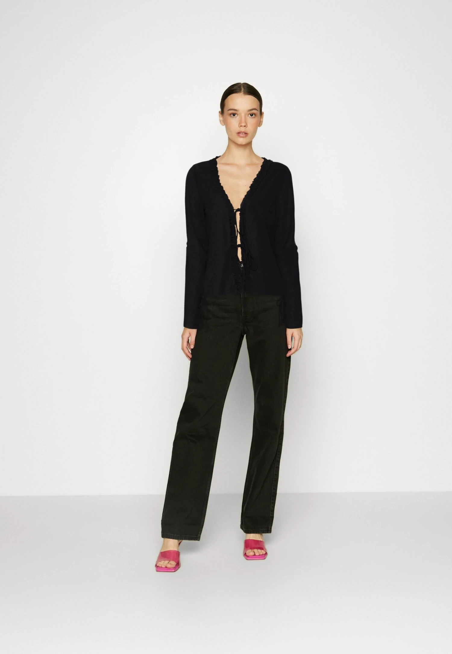 WEEKDAY Frill Long Sleeve - Gilet - Black 4 WEEKDAY Frill Long Sleeve - Gilet - Black â Image 2