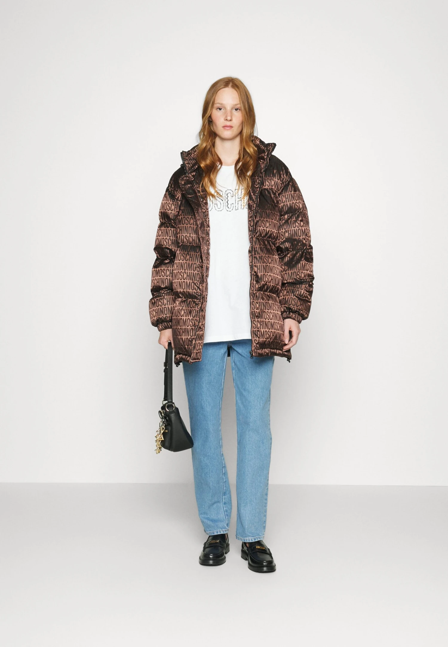 MOSCHINO Logo Puffer Jacket - Veste D'Hiver - Brown 4 MOSCHINO Logo Puffer Jacket - Veste D'Hiver - Brown – Image 2