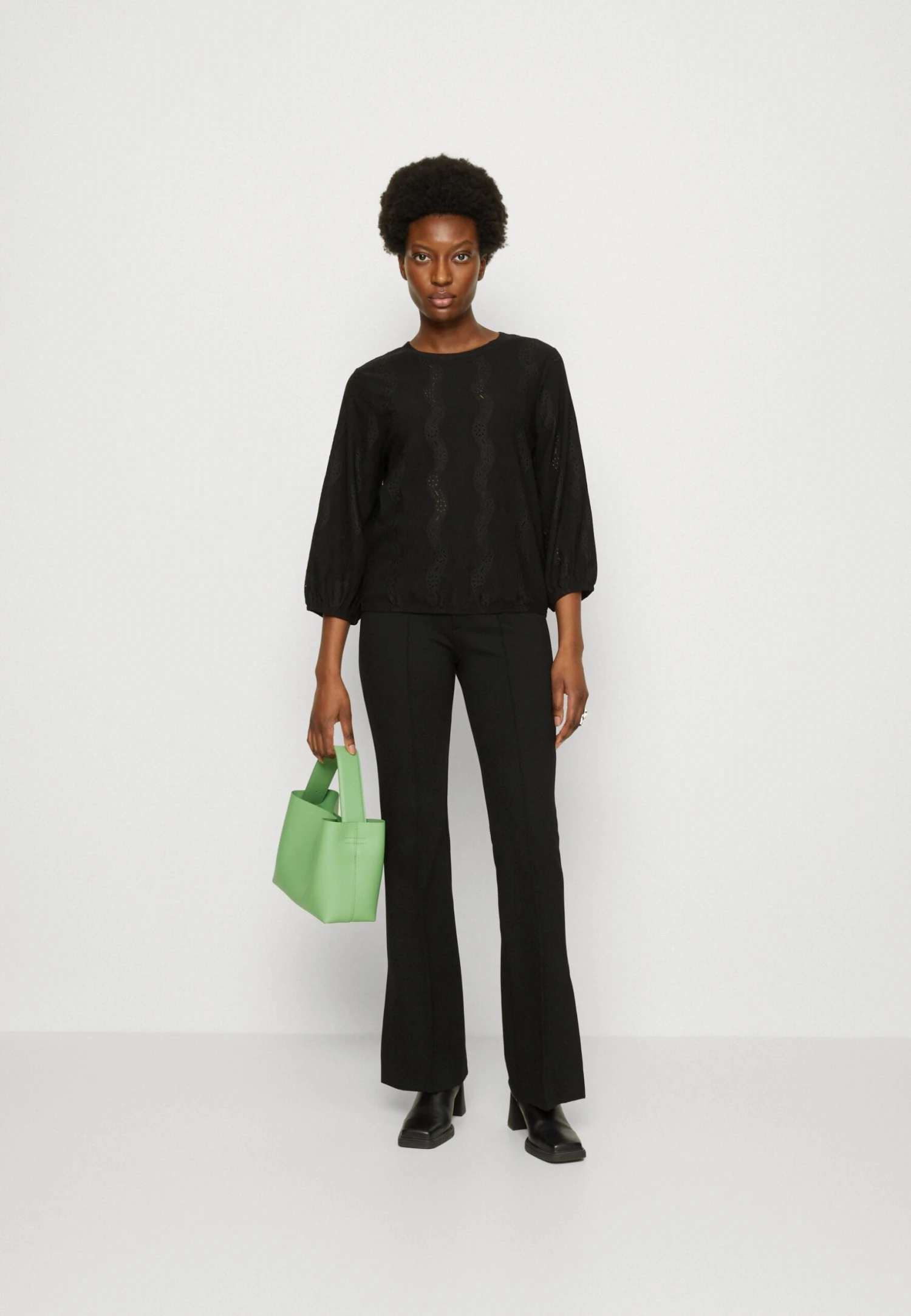 Kaffe Tio - T-Shirt À Manches Longues - Black Deep 4 Kaffe Tio - T-Shirt À Manches Longues - Black Deep – Image 2