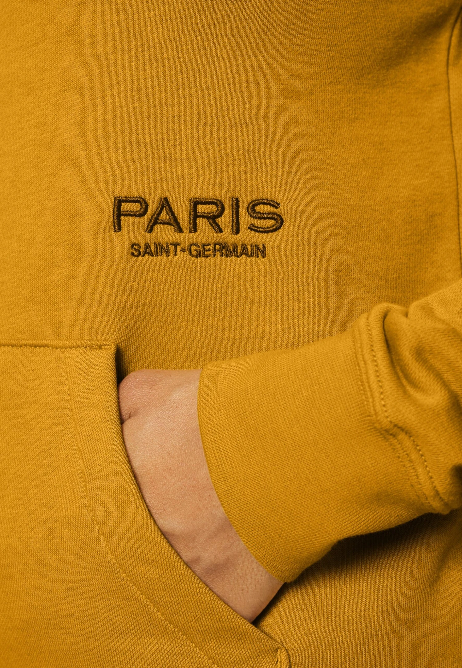 Nike Performance Paris Germain Essential Hoodie - Article De Supporter - Gold Suede/Team Red 8 Nike Performance Paris Germain Essential Hoodie - Article De Supporter - Gold Suede/Team Red – Image 6