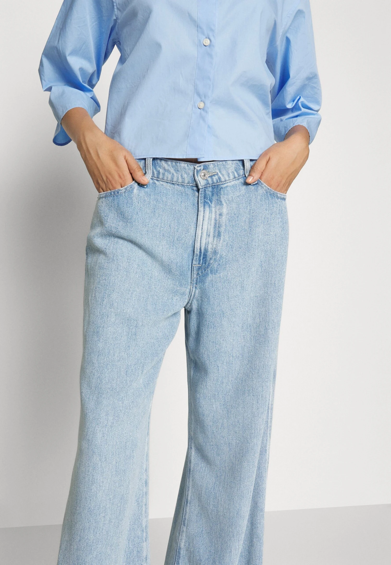 7 For All Mankind Lotta Laguna - Jean Bootcut - Light Blue 8 7 For All Mankind Lotta Laguna - Jean Bootcut - Light Blue – Image 6