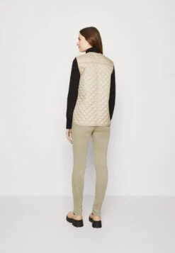 Gant Quilted Vest - Veste Sans Manches - Concrete Beige 10 Gant Quilted Vest - Veste Sans Manches - Concrete Beige -Next Soldes 059a606589fc49a0a8688bdfaf65951d