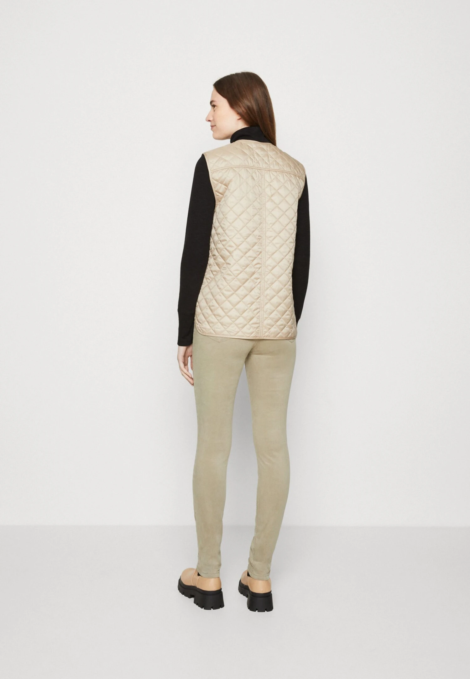 Gant Quilted Vest - Veste Sans Manches - Concrete Beige 5 Gant Quilted Vest - Veste Sans Manches - Concrete Beige – Image 3