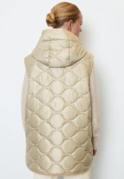 Marc O'Polo Onion Quilting Padded Side Slits Fixed Hood Patch - Veste Sans Manches - Jonesboro Cream -Next Soldes 06363b12444d48d087baa44780e7bd8e