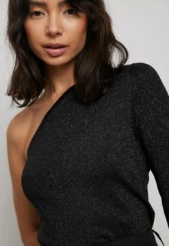 NA-KD One-Shoulder-Aus Glitzer - T-Shirt À Manches Longues - Black 9 NA-KD One-Shoulder-Aus Glitzer - T-Shirt À Manches Longues - Black -Next Soldes 06382185f23b44bfb67e3ae8108a29b7
