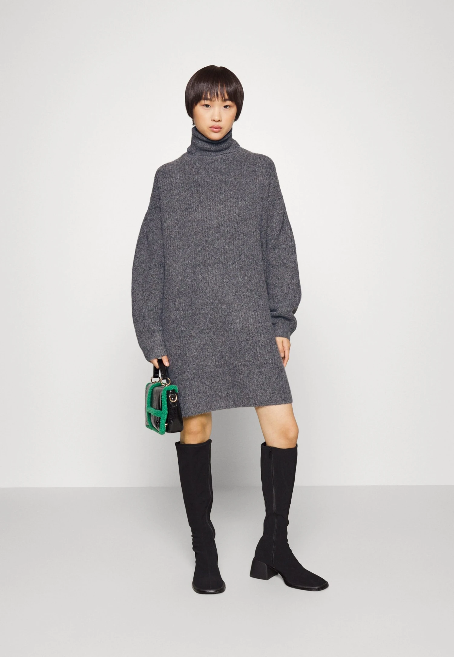 Robe Pull - Dark Grey 4 Robe Pull - Dark Grey – Image 2