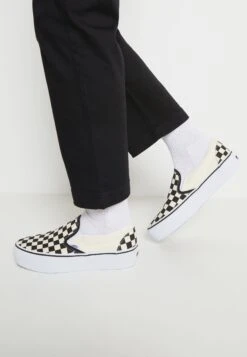 Vans Ua Classic Slip-On Platform - Mocassins - Black/White 13 Vans Ua Classic Slip-On Platform - Mocassins - Black/White -Next Soldes 0f1b3ceb926f4e6ea2d6a3eaf3d8638a