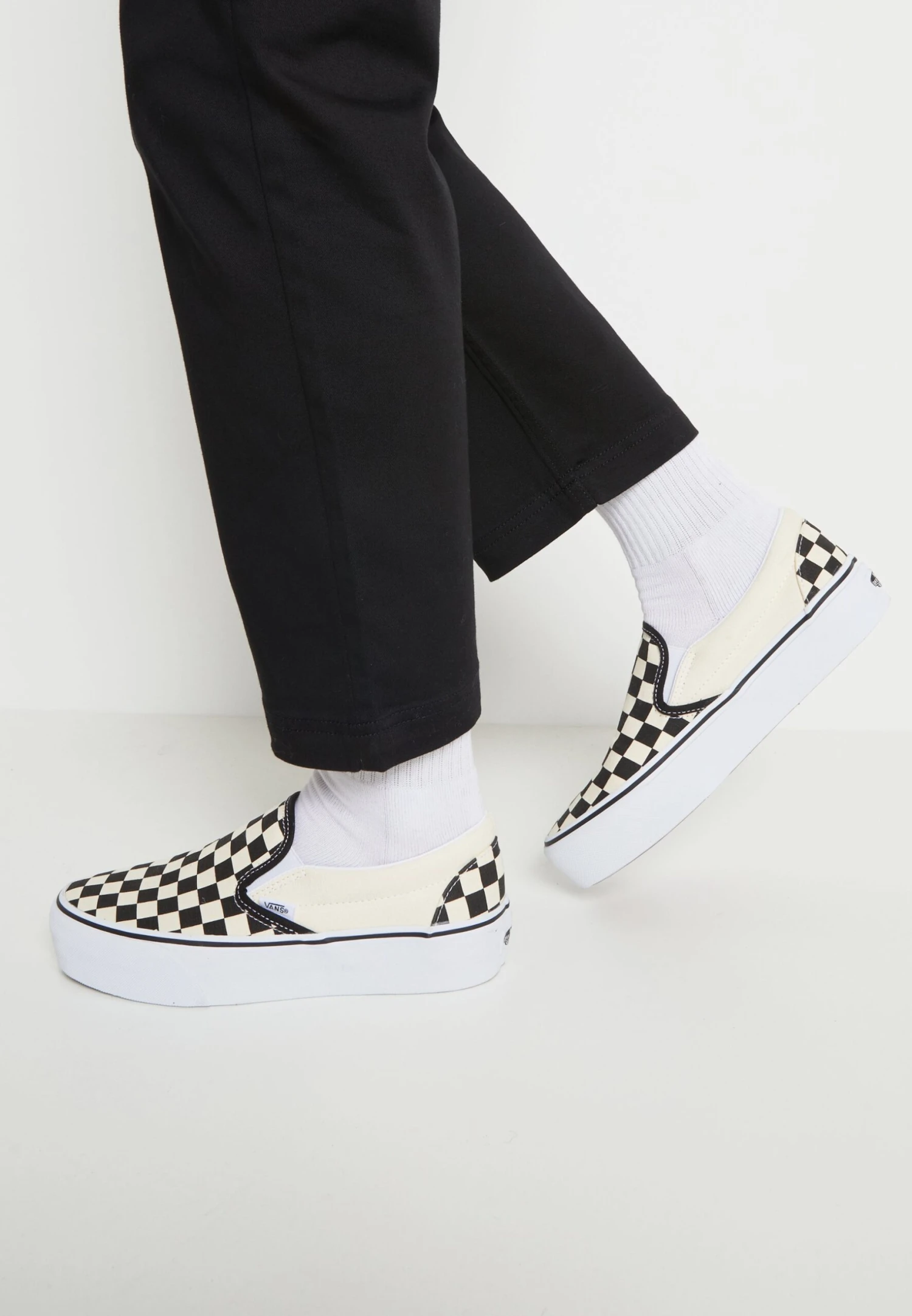 Vans Ua Classic Slip-On Platform - Mocassins - Black/White 5 Vans Ua Classic Slip-On Platform - Mocassins - Black/White – Image 3