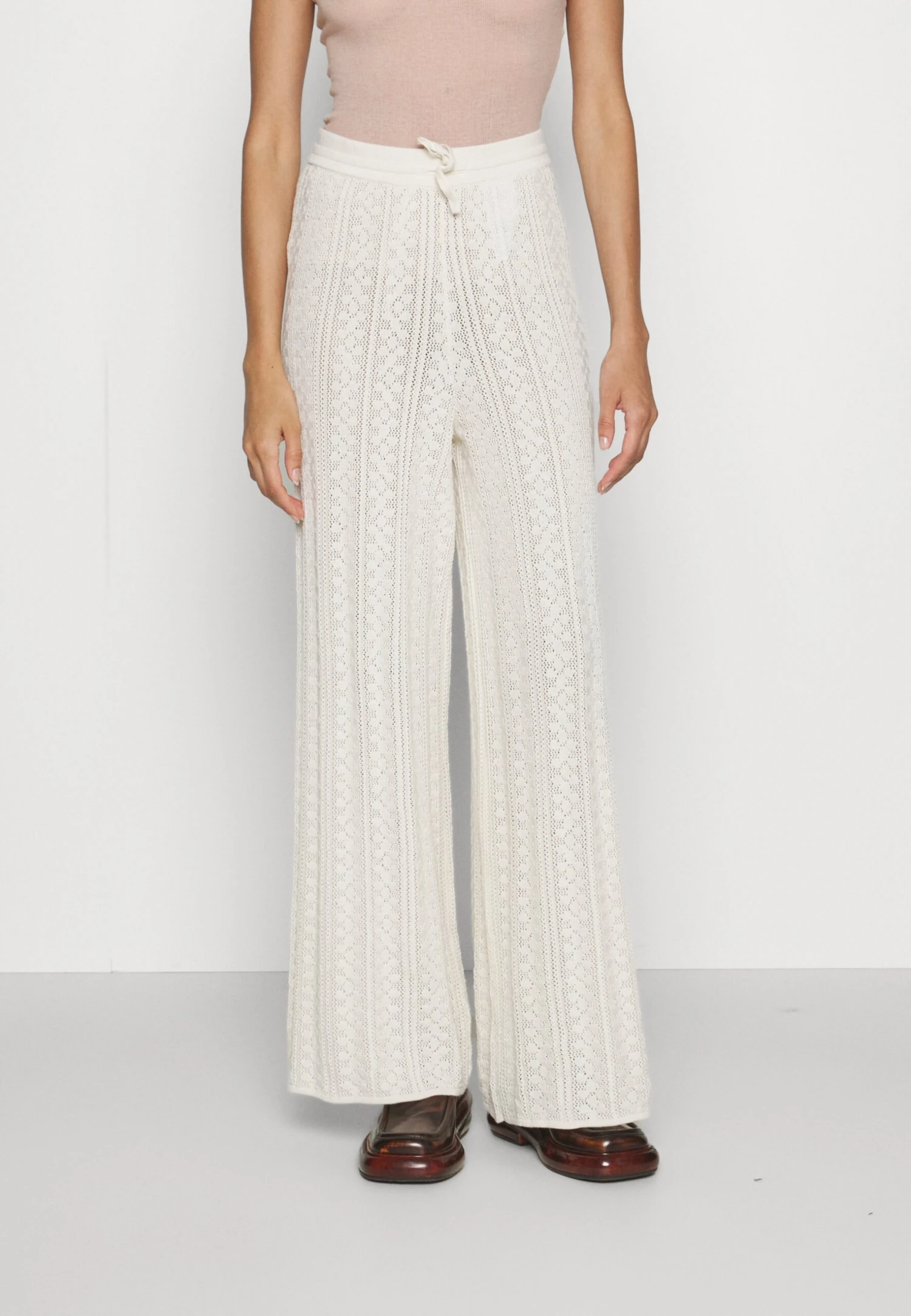 Holzweiler Thiril Trousers - Pantalon Classique - White 5 Holzweiler Thiril Trousers - Pantalon Classique - White – Image 3