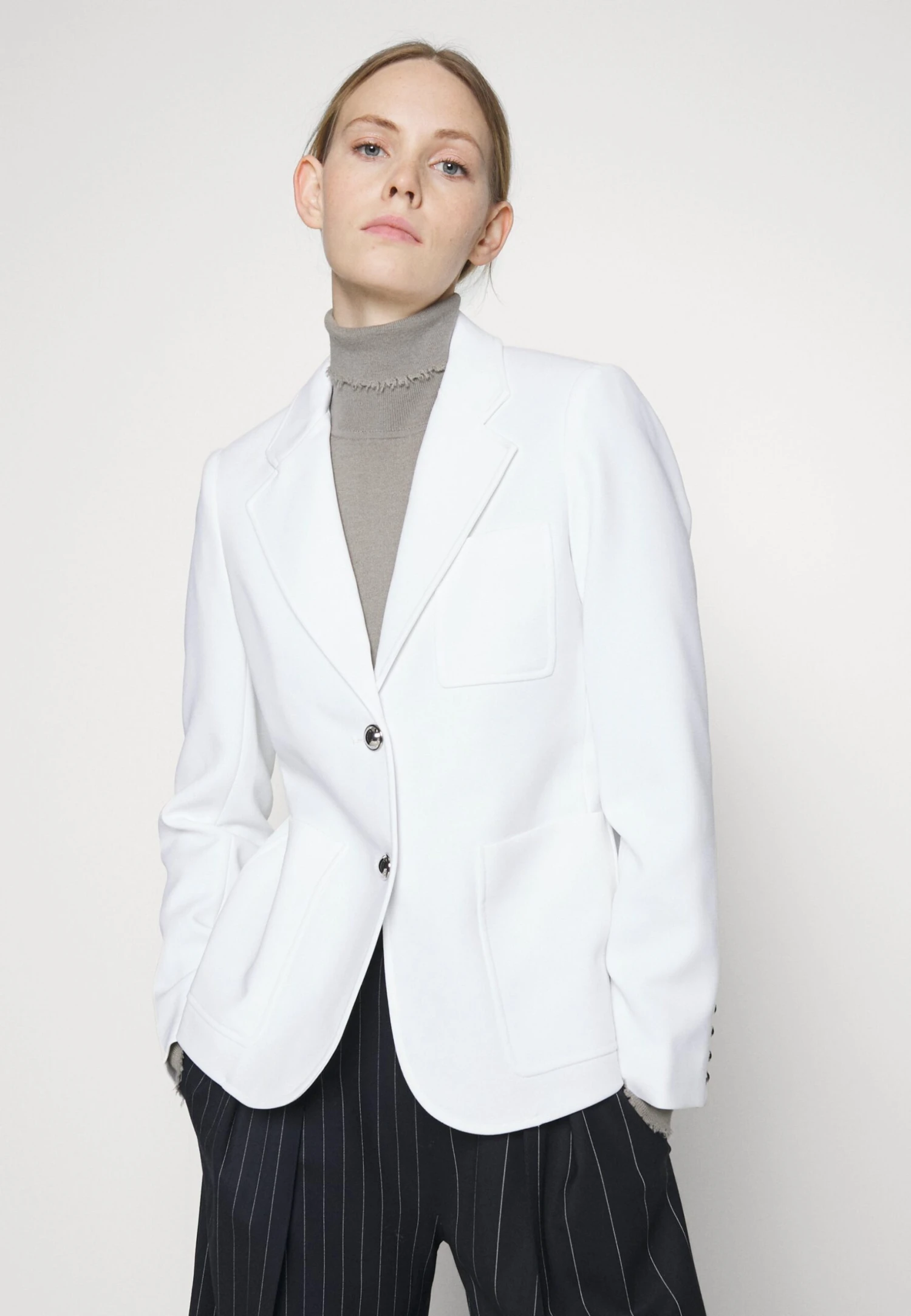 MICHAEL Michael Kors Patch Fitted Blazer - Blazer - White 6 MICHAEL Michael Kors Patch Fitted Blazer - Blazer - White – Image 4