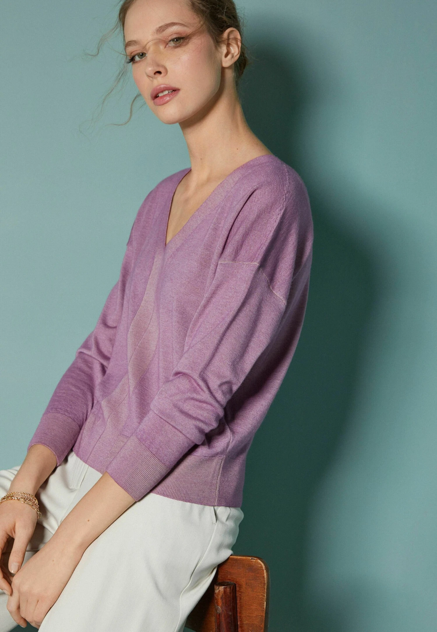 Ultralight Mit V-Ausschnitt - Pullover - Violett/Garment-Dyed Wisteria 5 Ultralight Mit V-Ausschnitt - Pullover - Violett/Garment-Dyed Wisteria – Image 3