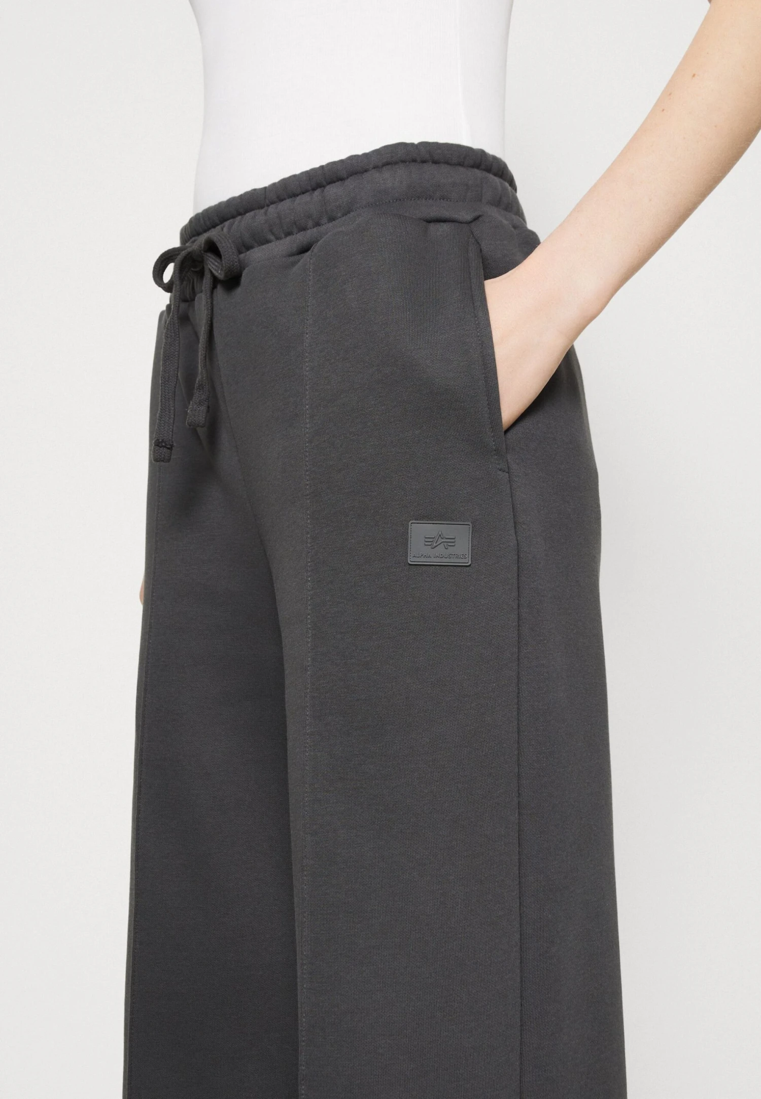 Alpha Industries X-Fit Label Wide - Pantalon De Survêtement - Vintage Grey 6 Alpha Industries X-Fit Label Wide - Pantalon De Survêtement - Vintage Grey – Image 4