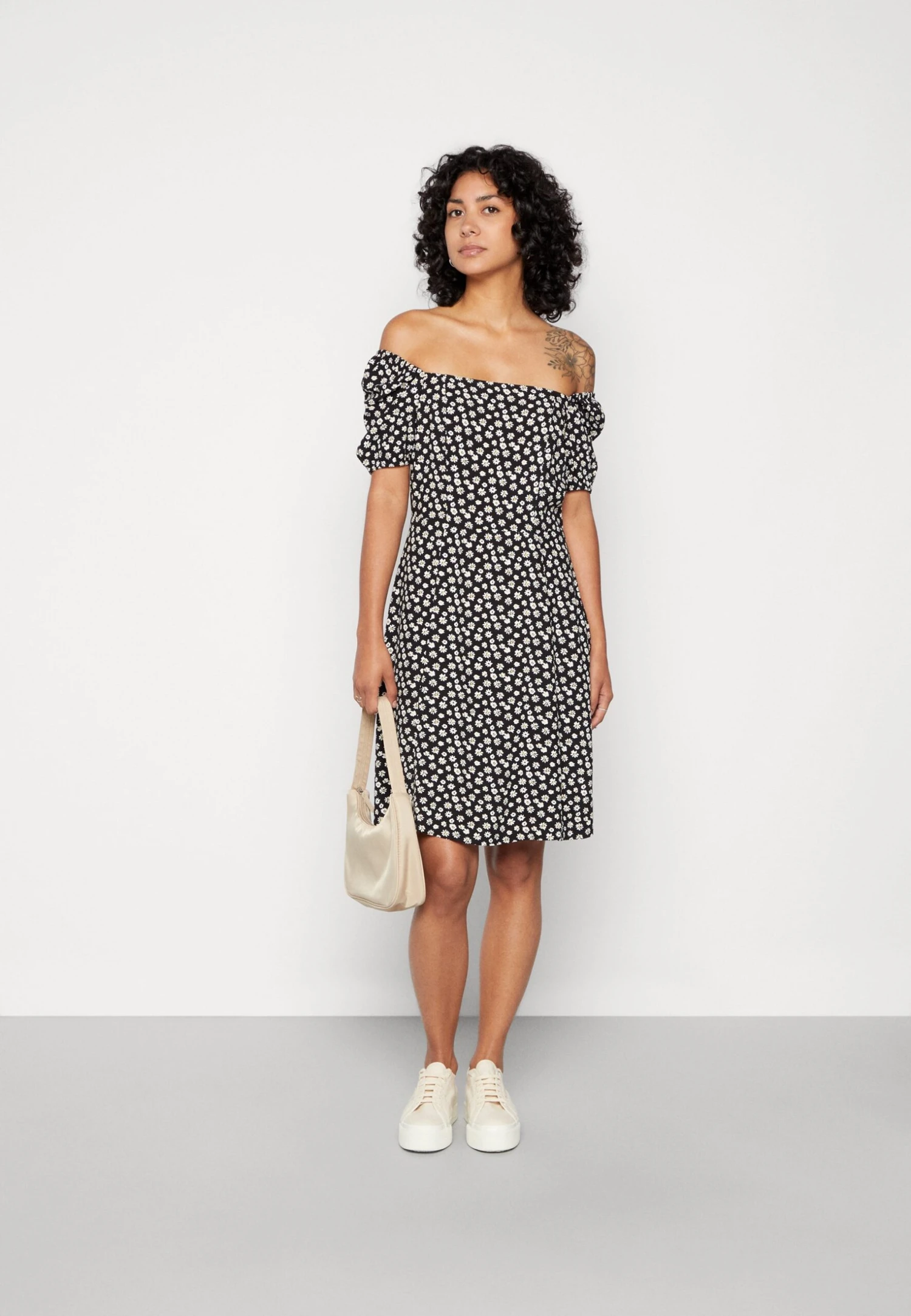 Even&Odd Robe De Jour - Black/ White 4 Even&Odd Robe De Jour - Black/ White – Image 2