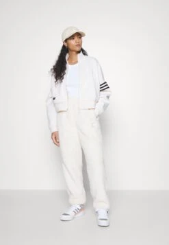 Adidas Originals Essentials Fluffy Pants - Pantalon De Survêtement - White 13 Adidas Originals Essentials Fluffy Pants - Pantalon De Survêtement - White -Next Soldes 157b681bf64843a28e7d193f1eb27b2a