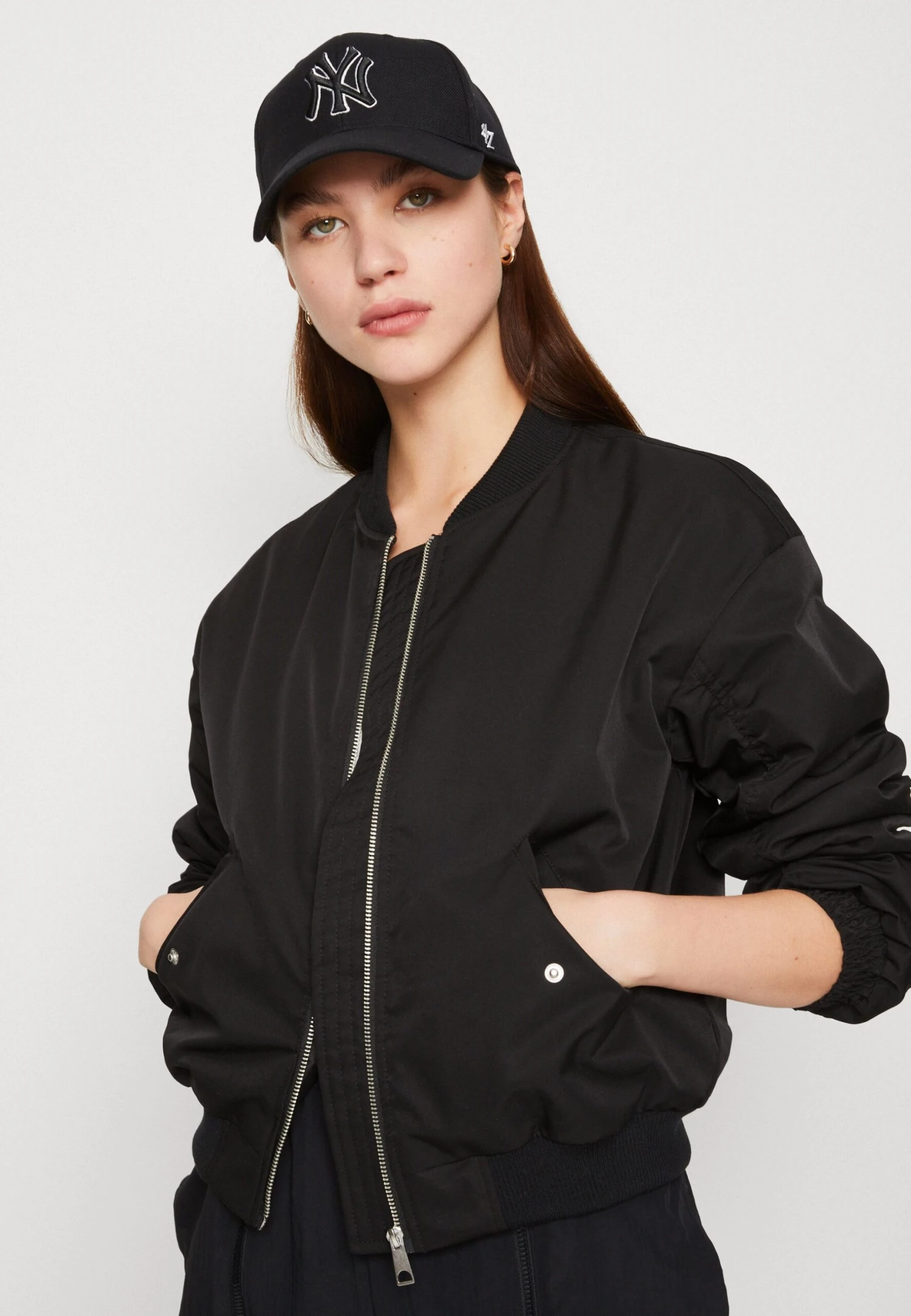 Vero Moda Alexa Short Boos - Blouson Bomber - Black 6 Vero Moda Alexa Short Boos - Blouson Bomber - Black – Image 4