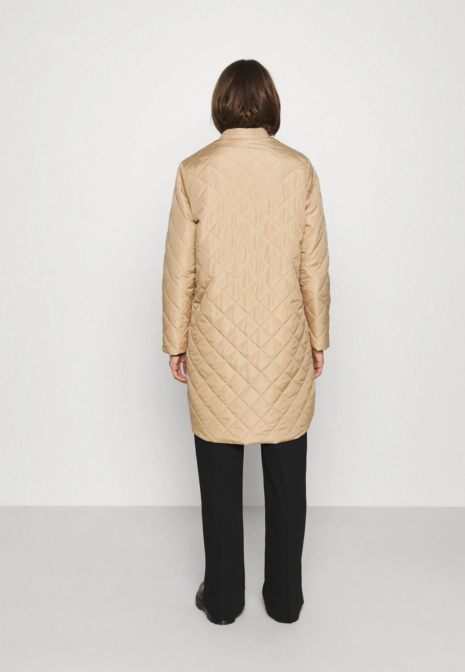 Selected Femme Slffillipa Quilted Coat - Blouson Bomber - Cornstalk 5 Selected Femme Slffillipa Quilted Coat - Blouson Bomber - Cornstalk – Image 3