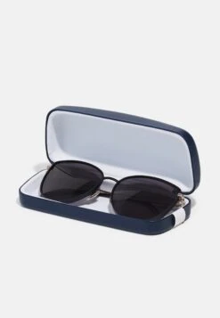 Lacoste Lunettes De Soleil - Matte Black 10 Lacoste Lunettes De Soleil - Matte Black -Next Soldes 1a8f6ec2f8ee4c97a0a5ae1f41e51e16
