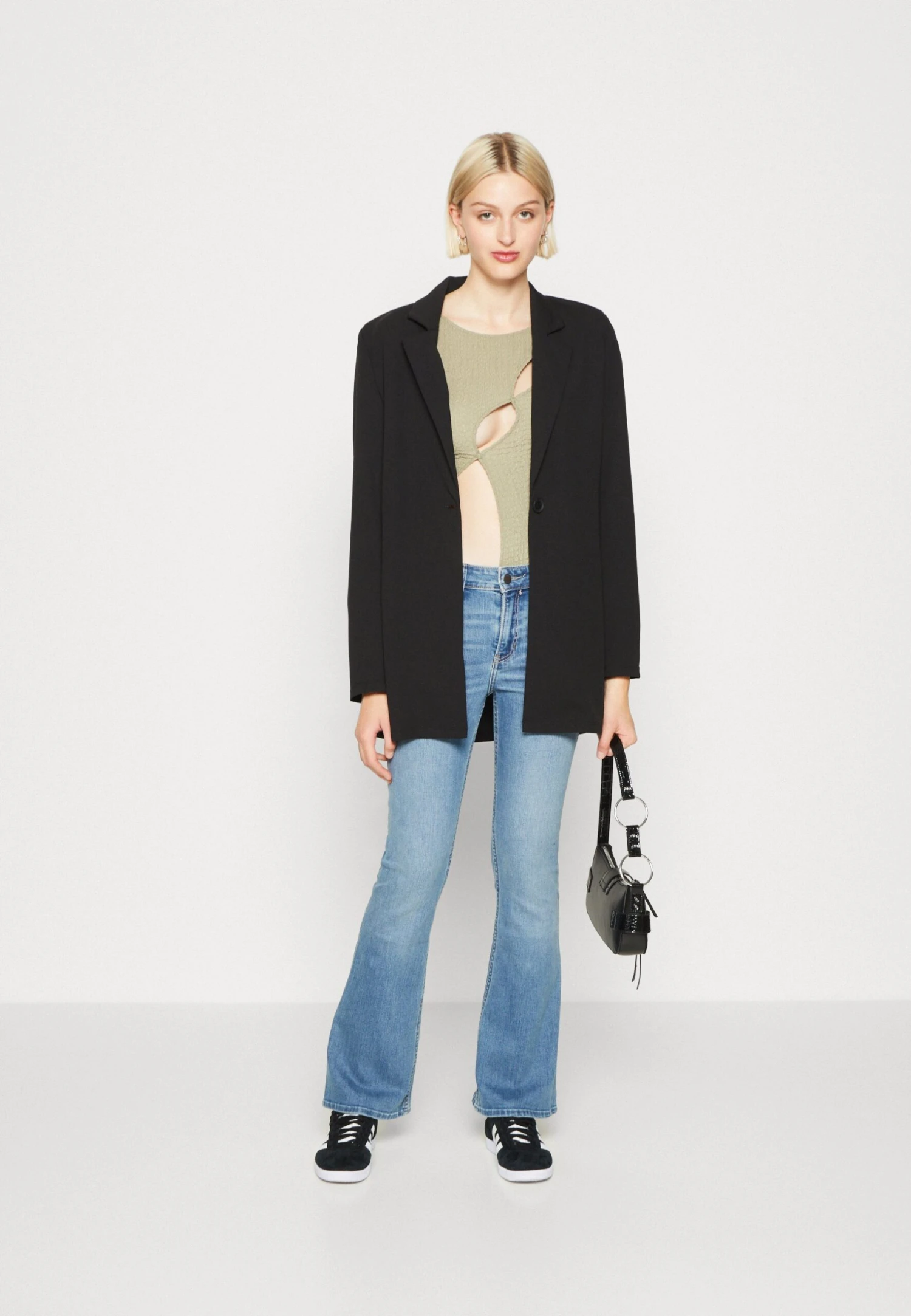 Pieces Pcsonja Tie Blazer - Manteau Court - Black 4 Pieces Pcsonja Tie Blazer - Manteau Court - Black – Image 2