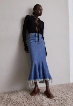 Filippa K Cropped Tie Cardigan - Gilet - Black 10 Filippa K Cropped Tie Cardigan - Gilet - Black -Next Soldes 2027b952a2864f9f9a2de86b60a9498c