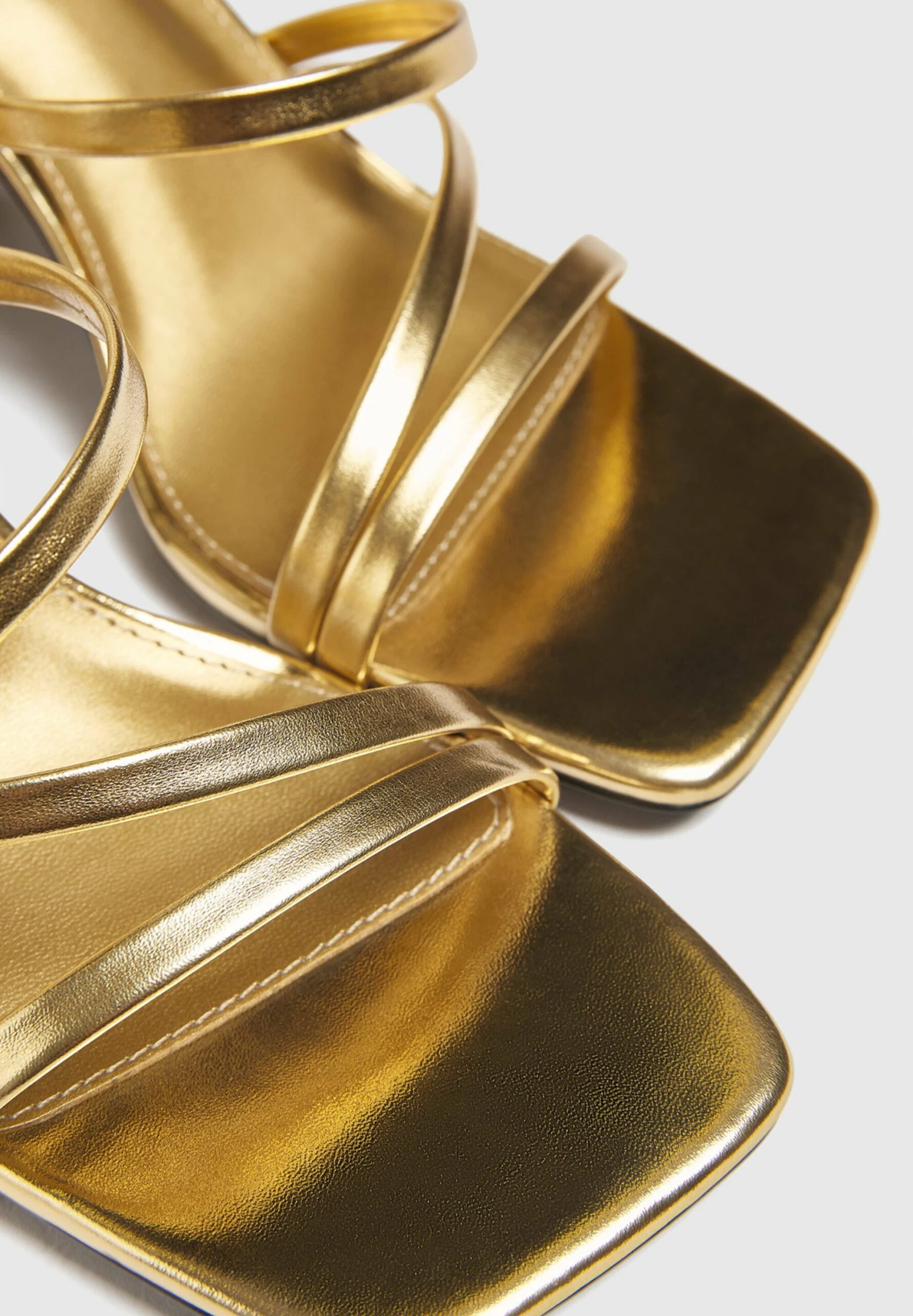 PULL & BEAR Sandales À Talons Hauts - Gold Coloured 7 PULL & BEAR Sandales À Talons Hauts - Gold Coloured – Image 5