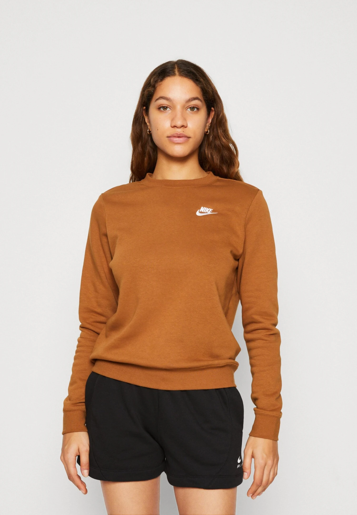 Nike Sportswear Club Crew - Sweatshirt - Ale Brown/White 3 Nike Sportswear Club Crew - Sweatshirt - Ale Brown/White