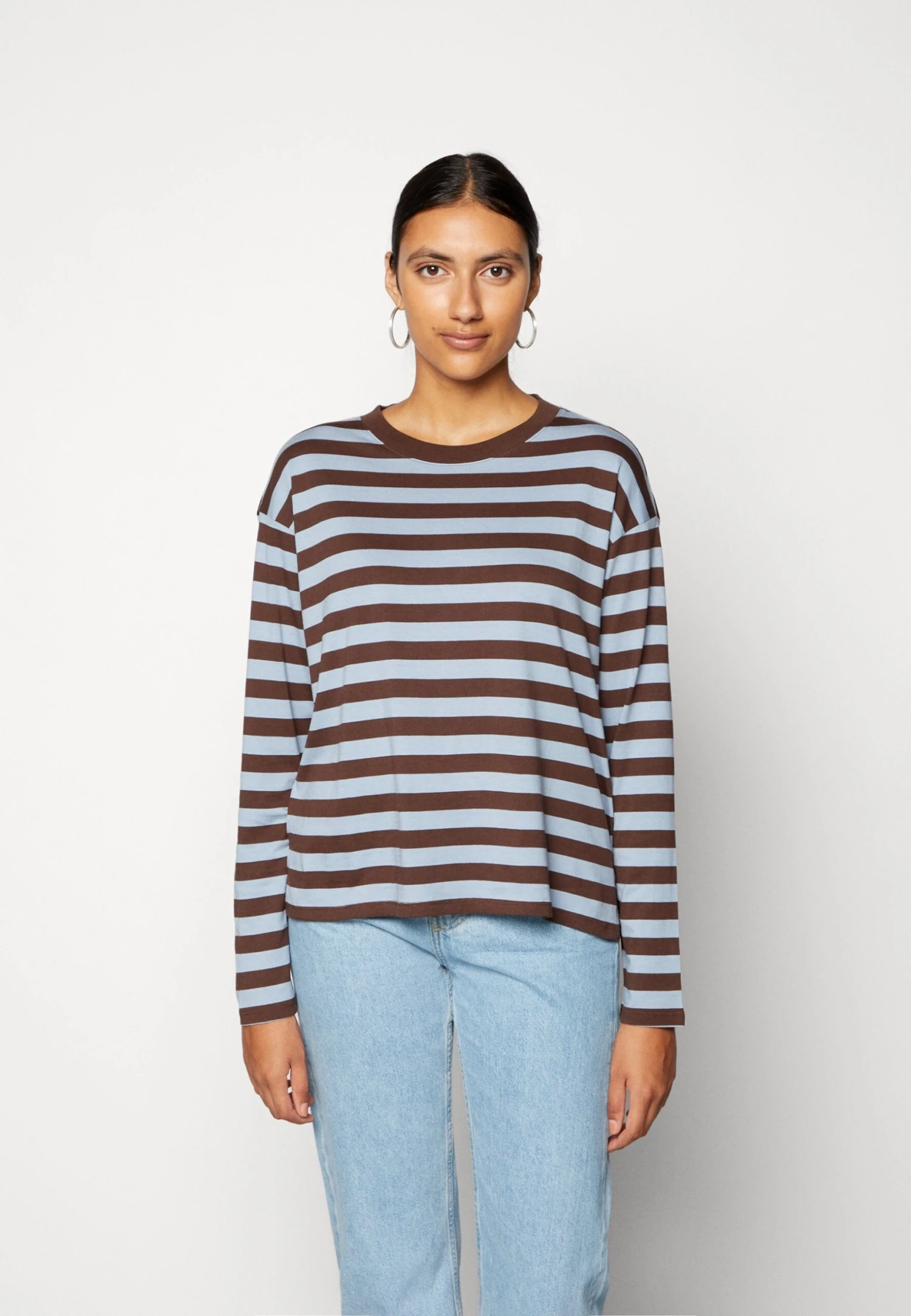 Monki T-Shirt À Manches Longues - Brown/Blue 3 Monki T-Shirt À Manches Longues - Brown/Blue