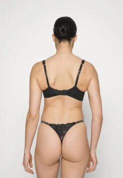 Guess Mirabel - String - Jet Black 9 Guess Mirabel - String - Jet Black -Next Soldes 225be74892d645418f6e5bcfaf7b93a6