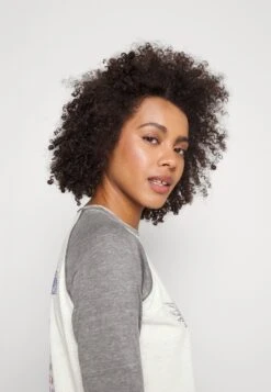 BDG Urban Outfitters Burnout Eagle Tee - T-Shirt À Manches Longues - Grey 11 BDG Urban Outfitters Burnout Eagle Tee - T-Shirt À Manches Longues - Grey -Next Soldes 2291183104ef44dea0208bf8e5818560