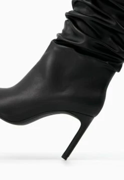BERSHKA Slouchy - Bottines - Black 12 BERSHKA Slouchy - Bottines - Black -Next Soldes 235dd0e05df1479f9659d26c5ed5caf4