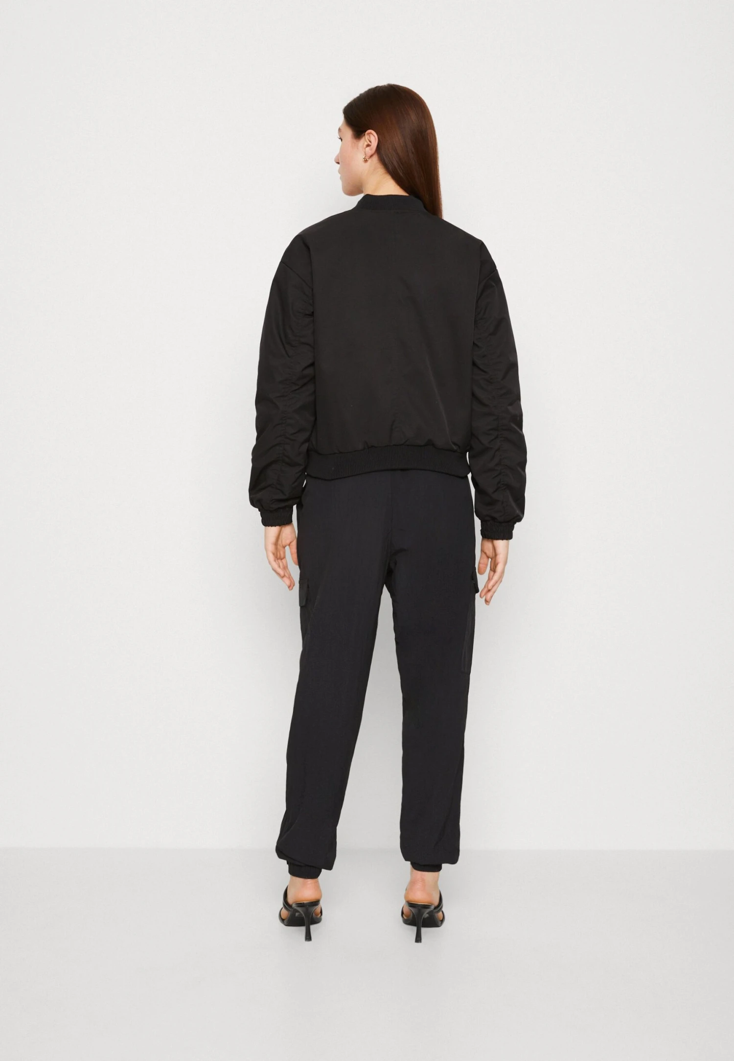 Vero Moda Alexa Short Boos - Blouson Bomber - Black 5 Vero Moda Alexa Short Boos - Blouson Bomber - Black – Image 3