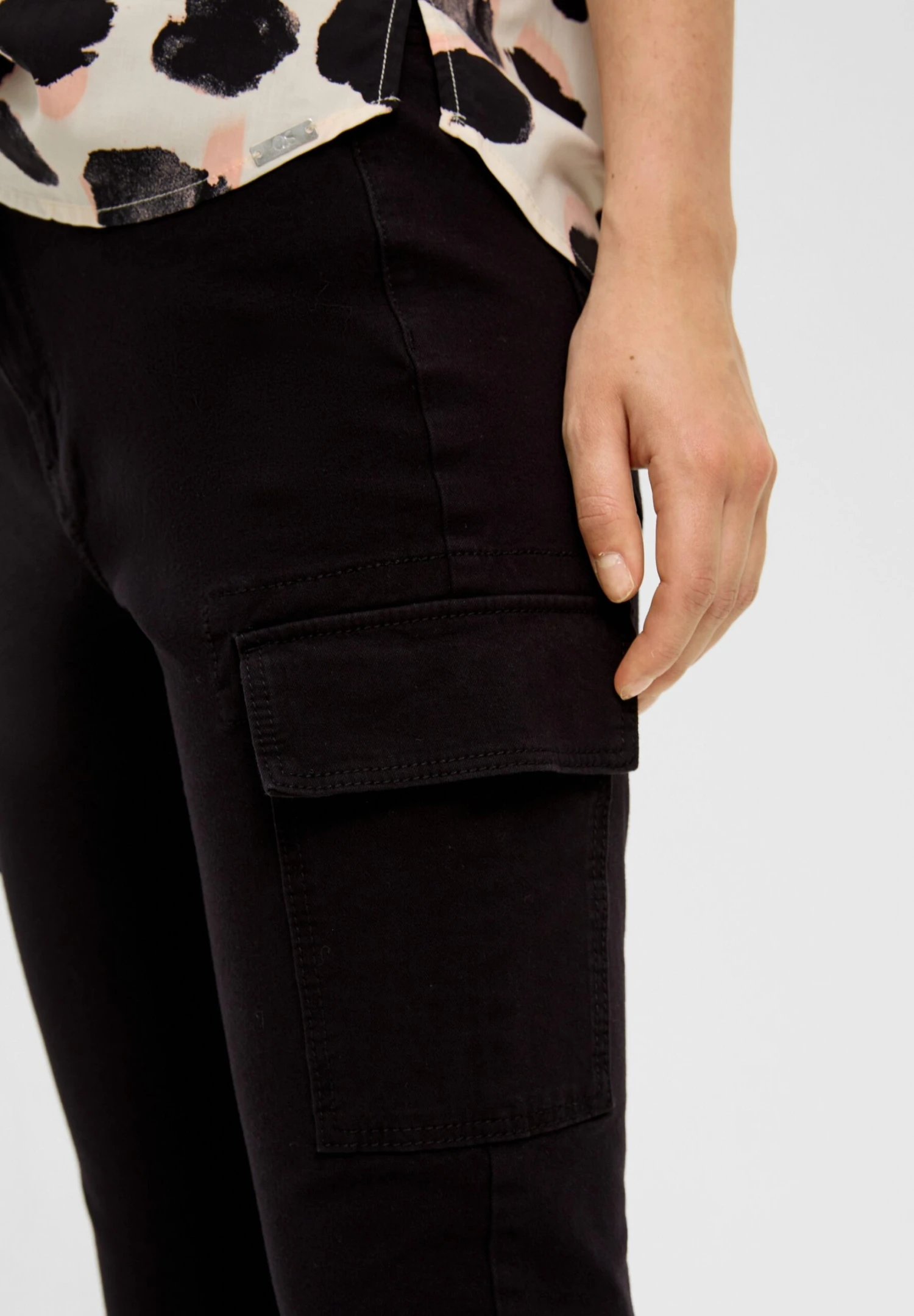 QS By S.Oliver Im Cargo-Style - Pantalon Cargo - Schwarz 6 QS By S.Oliver Im Cargo-Style - Pantalon Cargo - Schwarz – Image 4