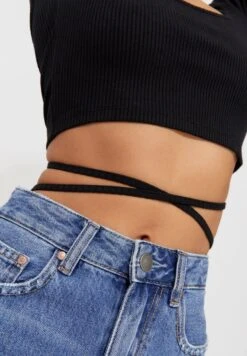 Stradivarius Mit Schnalle Am Rücken - T-Shirt À Manches Longues - Black -Next Soldes 26693fa3e17c4931a9feba43e9691b3c