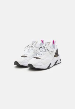 Guess Geniver - Baskets Basses - White 10 Guess Geniver - Baskets Basses - White -Next Soldes 2742a1b29707488c80c6c1ae8a36bd35