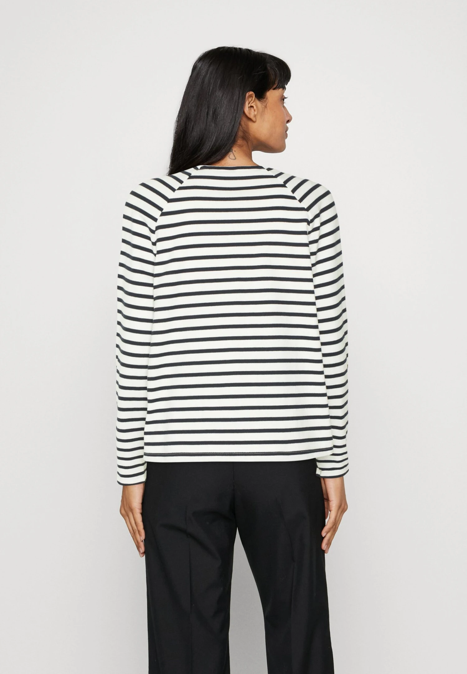 PETIT BATEAU Mariniere - Sweatshirt - Marshmallow/Smoking 5 PETIT BATEAU Mariniere - Sweatshirt - Marshmallow/Smoking – Image 3