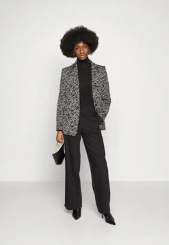 DRYKORN Atlin - Blazer - Black 10 DRYKORN Atlin - Blazer - Black -Next Soldes 2c69f58bc9214f998dadea21fcc56ae7