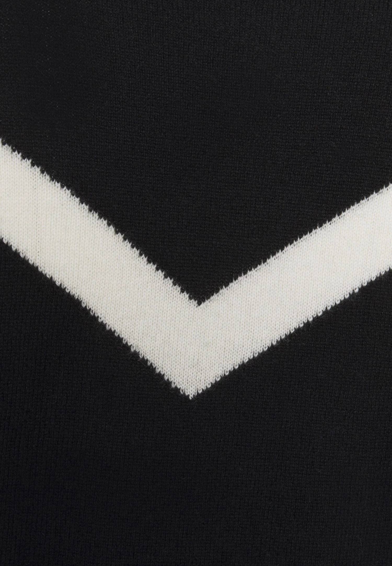 V Line High Neck - Pullover - Black 5 V Line High Neck - Pullover - Black – Image 3