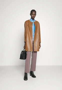 Maia - Manteau Court - Cuoio 9 Maia - Manteau Court - Cuoio -Next Soldes 2f1e73dd7346453aa5411004ab1ad03a