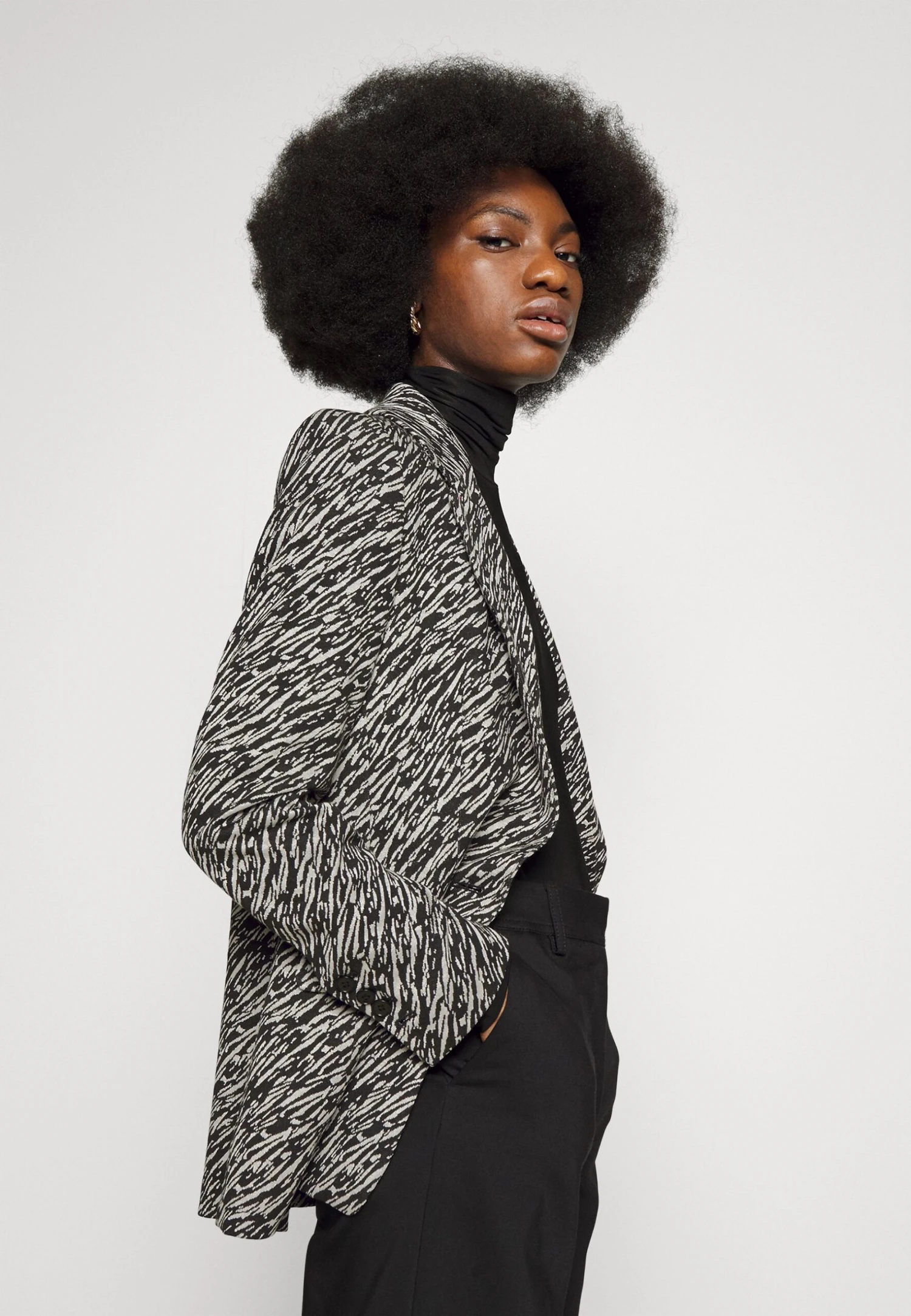 DRYKORN Atlin - Blazer - Black 7 DRYKORN Atlin - Blazer - Black â Image 5