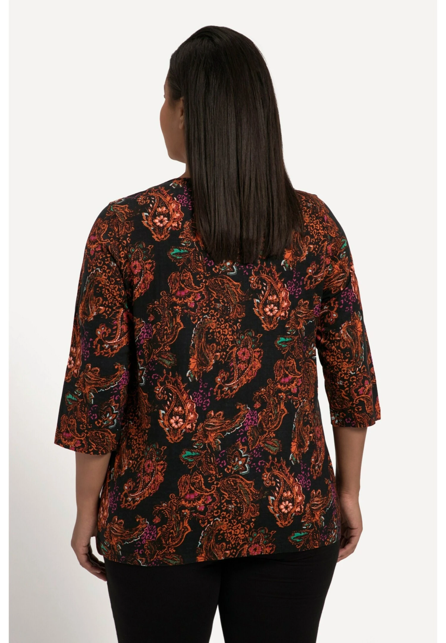 Ulla Popken A-Line Allover-Druck V-Ausschnitt 3/4-Arm - Blouse 4 Ulla Popken A-Line Allover-Druck V-Ausschnitt 3/4-Arm - Blouse – Image 2