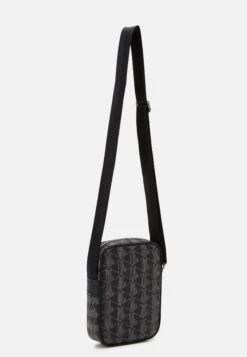 Lacoste Vertical Camera Bag Unisex - Sac Bandoulière - Noir/Gris -Next Soldes 32c69c1a23c5403eba3ffb4ff7218070