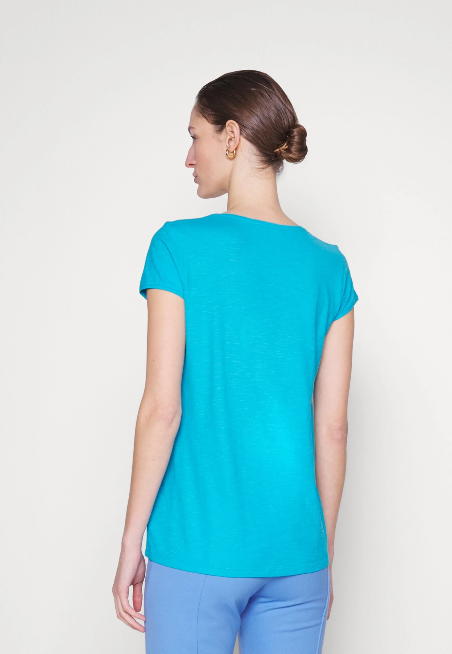 DRYKORN Avivi - T-Shirt Basique - Blue 5 DRYKORN Avivi - T-Shirt Basique - Blue – Image 3