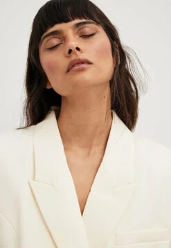 NA-KD Zweireihiger - Manteau Court - White 9 NA-KD Zweireihiger - Manteau Court - White -Next Soldes 374f5bc833704f3386b749922e16a692