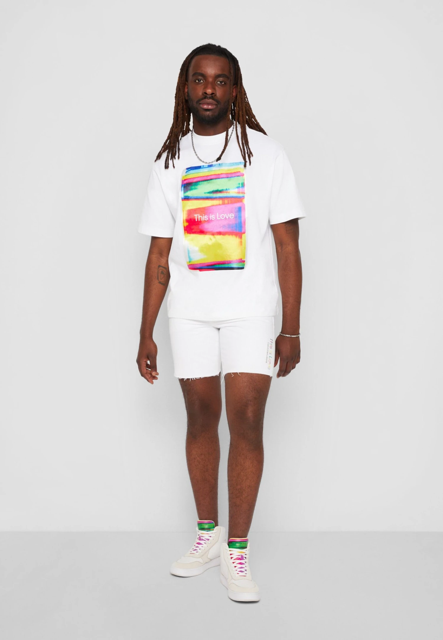 Calvin Klein Jeans Graphic Oversized Tee Unisex - T-Shirt Imprimé - Bright White 4 Calvin Klein Jeans Graphic Oversized Tee Unisex - T-Shirt Imprimé - Bright White – Image 2