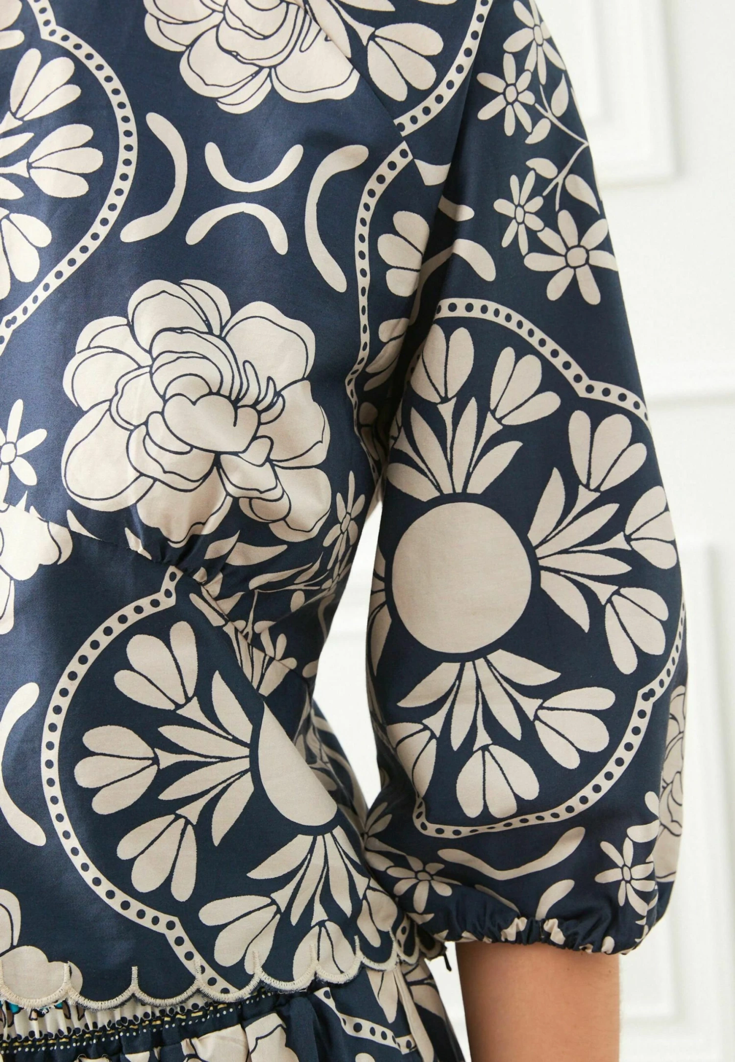 Next Scallop Hem Crew Neck Short Sleeve Standard - T-Shirt À Manches Longues - Navy Blue Floral 5 Next Scallop Hem Crew Neck Short Sleeve Standard - T-Shirt À Manches Longues - Navy Blue Floral – Image 3