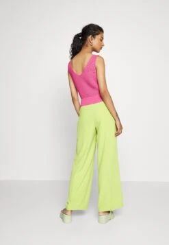 Noisy May Petite Nmsara Petite - Débardeur - Ibis Rose 10 Noisy May Petite Nmsara Petite - Débardeur - Ibis Rose -Next Soldes 414c15b1b0394d7684bbdd7cc609415c