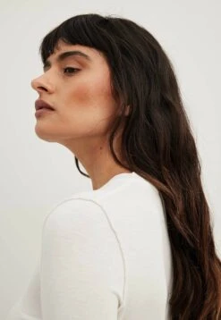 NA-KD Langärmeliges Oberteil Mit Nahtdetails - T-Shirt À Manches Longues - Offwhite -Next Soldes 447f0f022e9b46bbb673d6128c350528