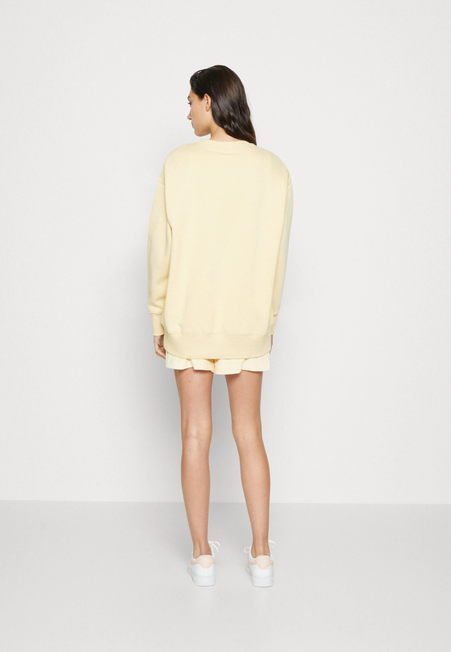 Nike Sportswear Crew - Sweatshirt - Pale Vanilla/Black 5 Nike Sportswear Crew - Sweatshirt - Pale Vanilla/Black – Image 3