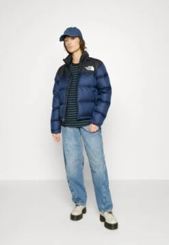 The North Face Retro Nuptse Jacket - Doudoune - Summit Navy/Black 14 The North Face Retro Nuptse Jacket - Doudoune - Summit Navy/Black -Next Soldes 49ae4f308b374de3816ffb075ba62b26