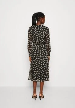 Vero Moda Vmpica V Neck Dress - Robe De Jour - Black/Pica 10 Vero Moda Vmpica V Neck Dress - Robe De Jour - Black/Pica -Next Soldes 4b2dde7923244d75882f87449cbaa084